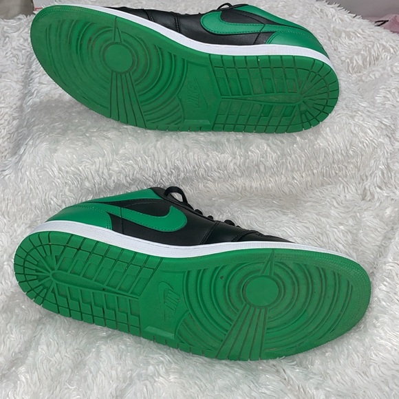 Nike Air Jordan 1 Low Black Lucky Green Mens Size 11 US - Picture 7 of 8